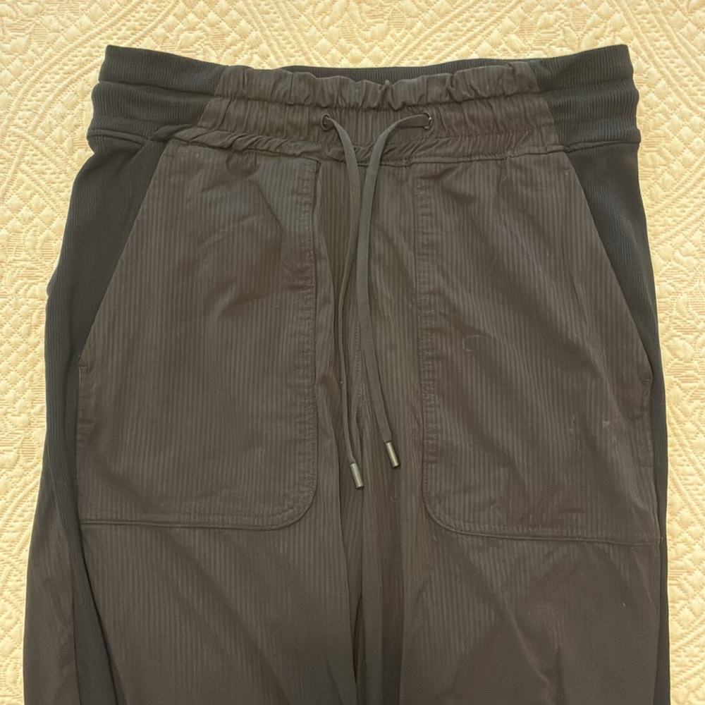 Lululemon Beyond the Studio Jogger - Picture 7 of 10